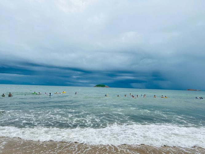 海岛夏季为什么下雨，海岛经常下雨吗